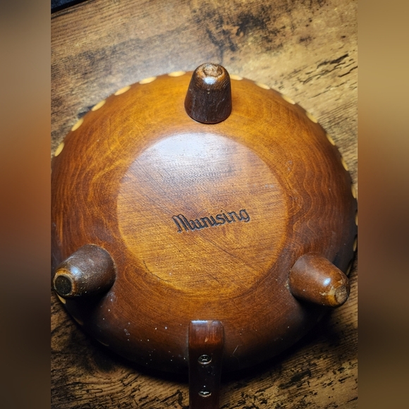 MUNSING Vintage Three-Footed Rustic Hardwood Serving Skillet (Circa 1940s) - Picture 6 of 10